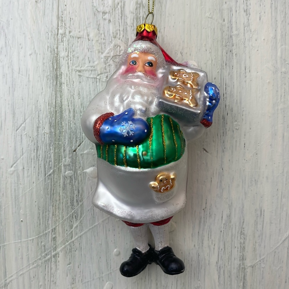 D D December Diamonds Baking glass blown Santa Christmas Ornament NWOT